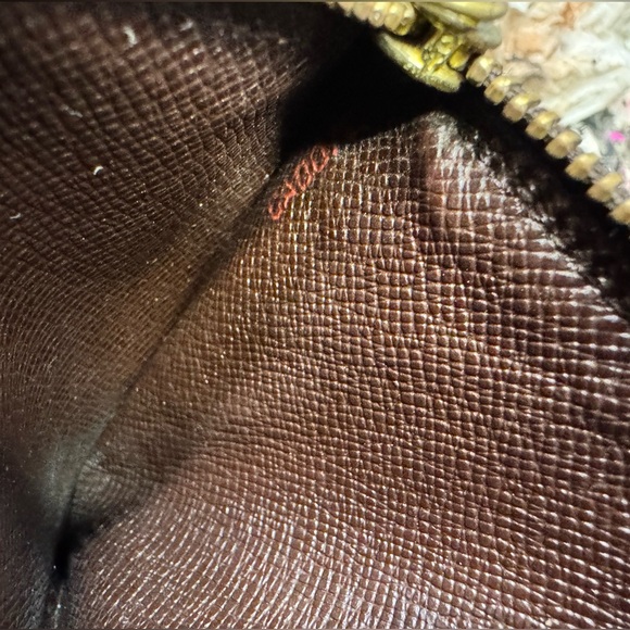 Louis Vuitton damier 
Vintage Sarah Wallet converted Crossbody - Picture 14 of 15